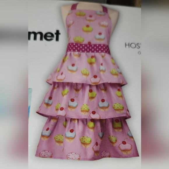 NEW GOURMET CLUB CUPCAKES APRON ABSOLUTELY ADORABLE BRAND NEW - Picture 3 of 13